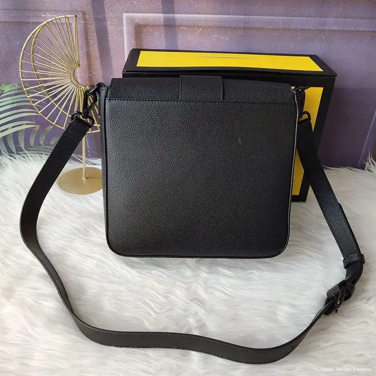 Vintage HOT Messenger Black Leather In Romano Fendi Cuoio Medium Baguette 0416